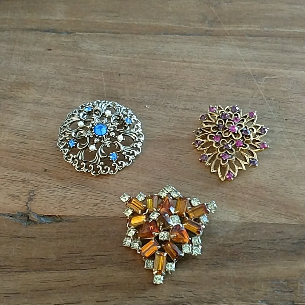 Bundle of 3 Vintage Brooches 🌷